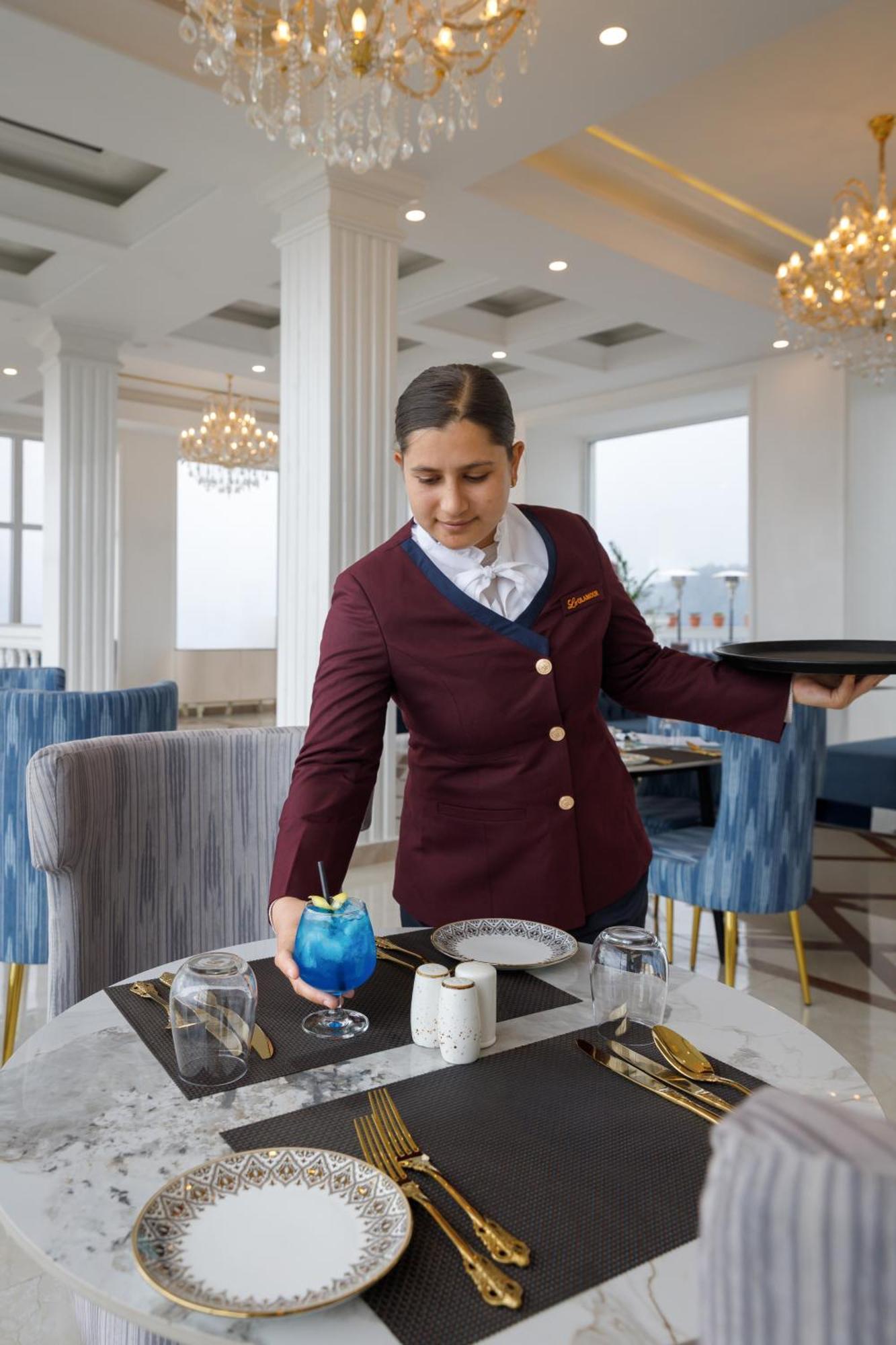 Le Glamour Resort & Wellness Spa Pokhara Buitenkant foto