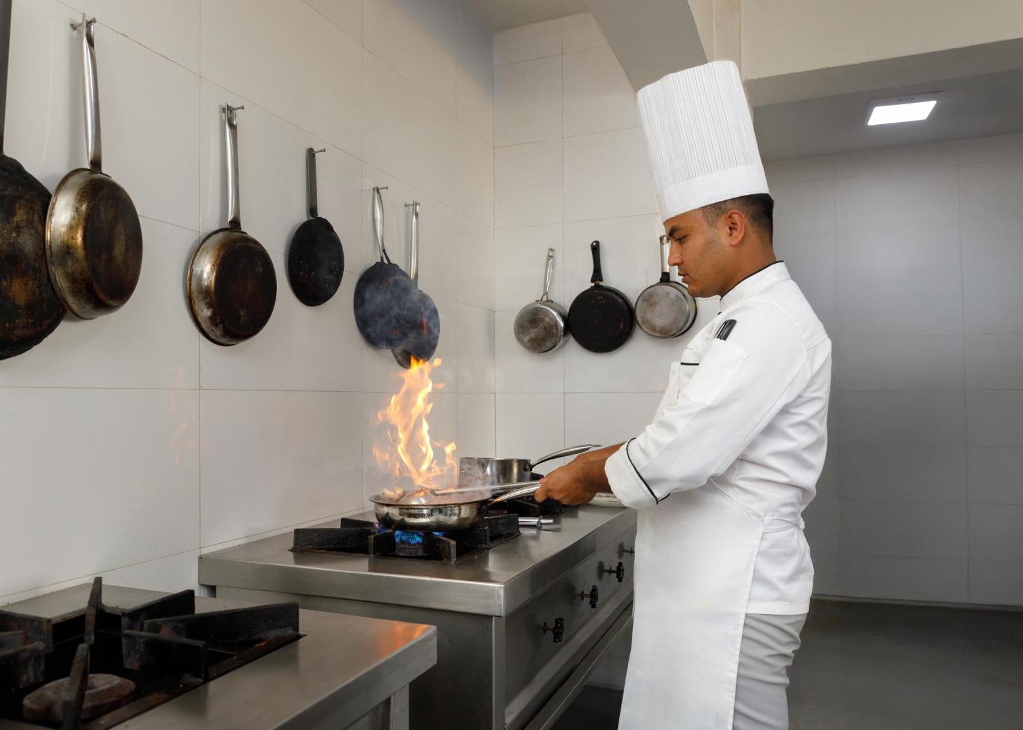 Le Glamour Resort & Wellness Spa Pokhara Buitenkant foto
